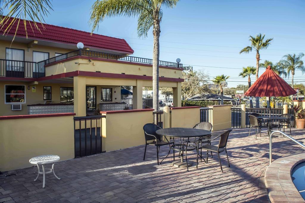 Rodeway Inn Clearwater-Dunedin 外观 照片